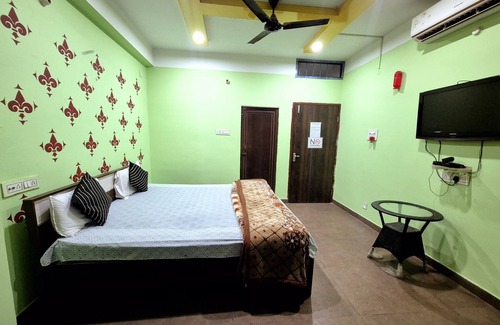 Beltola Hotel | Charming 8-bedroom hotel with WiFi, AC in wonderful Guwahati