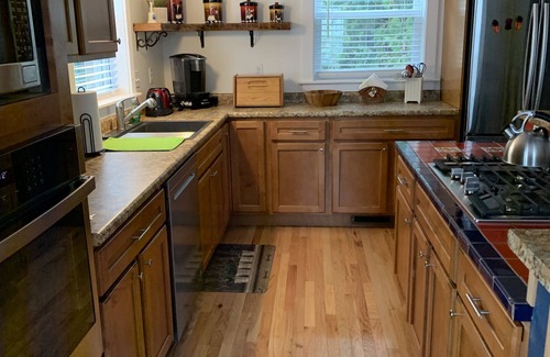 Oswego House | Charming and newly-renovated 1850's house in quiet residential neighborhood