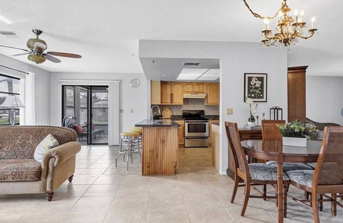 Warm Mineral Springs House | Charming and quiet retreat for your perfect getaway!