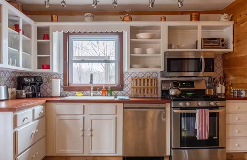 Mount Marion House | Charming and quirky 2-bedroom cottage in Rosendale