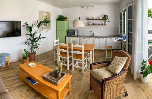 La Santa Apartment | CHARMING APARTMENT AND SOLARIUM BY THE SEA