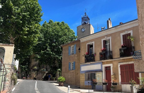 Villecroze Apartment | Charming apartment in the beautiful medieval village of Villecroze