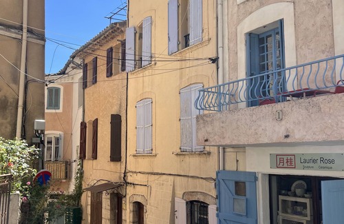 Villecroze Apartment | Charming apartment in the beautiful medieval village of Villecroze