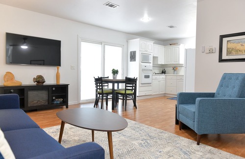 Macatawa Apartment | Charming Apartment in Holland/Area Sleeps 2