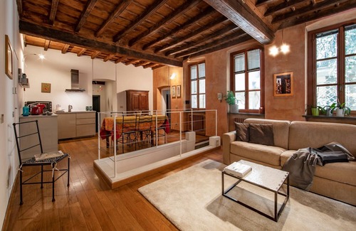 Roman Quarter Apartment | Charming Apartment in Quadrilatero Romano, pet and children friendly