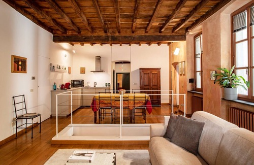 Roman Quarter Apartment | Charming Apartment in Quadrilatero Romano, pet and children friendly