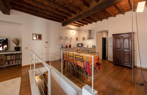 Roman Quarter Apartment | Charming Apartment in Quadrilatero Romano, pet and children friendly