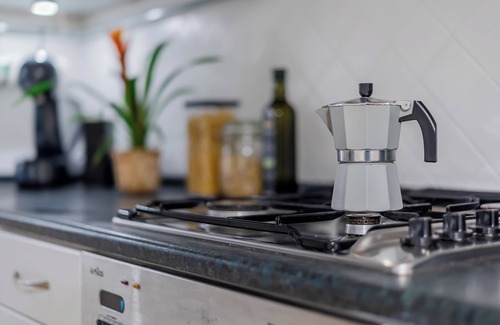 Rakowiec Apartment | Charming Apartment Near Chopin Airport with Private Home Theater!