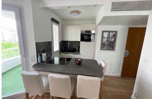 Parc-Nord Apartment | Charming apartment with terrace, near Paris