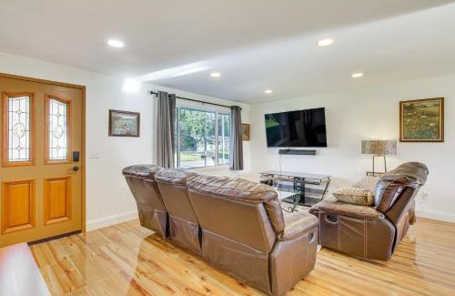 Arlington House | Charming Arlington Home with Hot Tub and Fenced Yard!