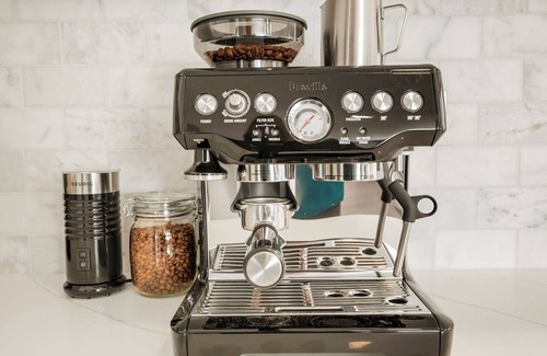 Highlands House | Charming Arvada Getaway, Amazing Yard, and Hot Tub