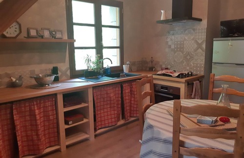 Paulhenc House | Charming atypical lakeside cottage