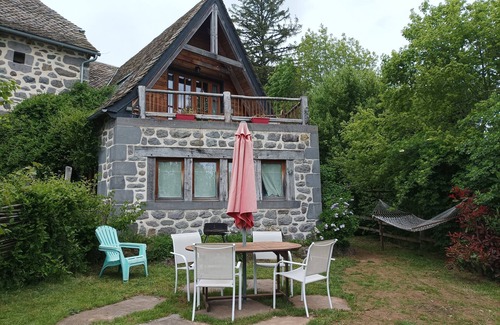 Paulhenc House | Charming atypical lakeside cottage