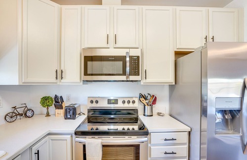 Southwest Bend House | Charming Bend Home w/Porch & Yard: Great Location