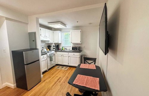Riverside Apartment | Charming Bi-Level Townhouse near Harvard & MIT