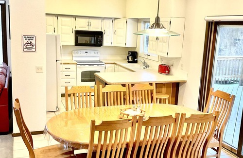 Scenic Foothills House | Charming, Bright, Family Oriented Home w/attached roomy 2 car garage