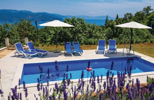 Zagore Apartment | Charming Brsec Apartment With Shared Pool