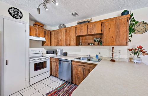 Florida North Atlantic Coast House | Charming Bungalow w/Pool in North Palm Beach