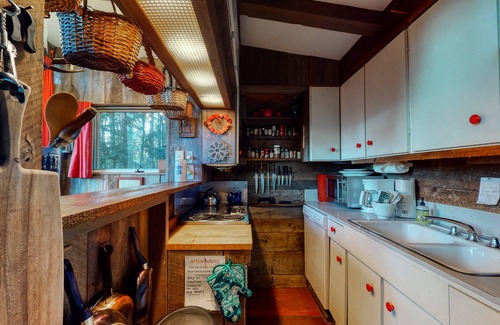 Franconia Cabin | Charming cabin w/mountain views and High-Speed WiFi - near Cannon Mountain