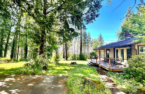 Vida Cabin | Charming cabin with river access & AC in Blue River - perfect for a getaway
