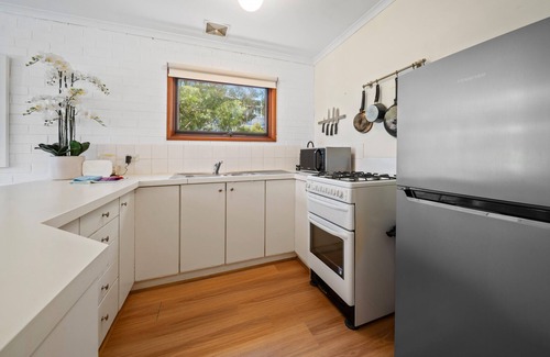 Lyneham Apartment | Charming Canberra 2-Bed by Parks & Shops