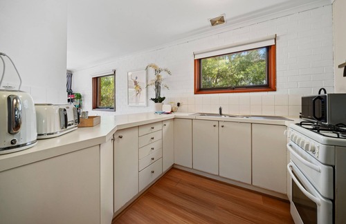 Lyneham Apartment | Charming Canberra 2-Bed by Parks & Shops
