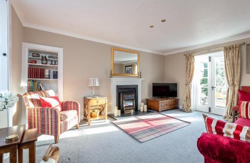 Comrie House | Charming Cardoon Cottage in beautiful village