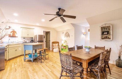 Fredericksburg Cottage | Charming Carriage House on Baron's Creek - 2 blocks from Main Street!