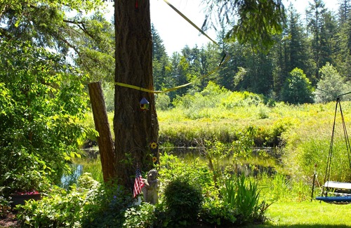 Sammamish Ski Chalet | Charming chalet with 3 bedrooms and WiFi, AC in welcoming Sammamish