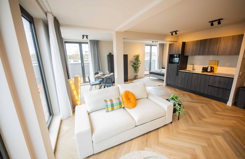 Hilversum Apartment | Charming City Penthouse Studio KS