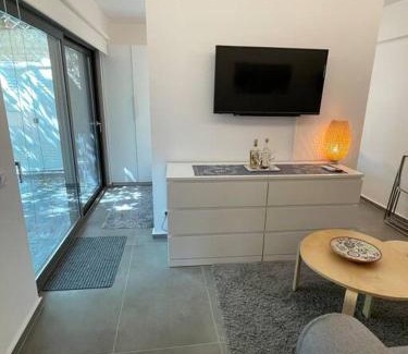 Anavyssos Apartment | Charming Coastal Retreat