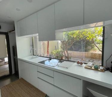 Anavyssos Apartment | Charming Coastal Retreat