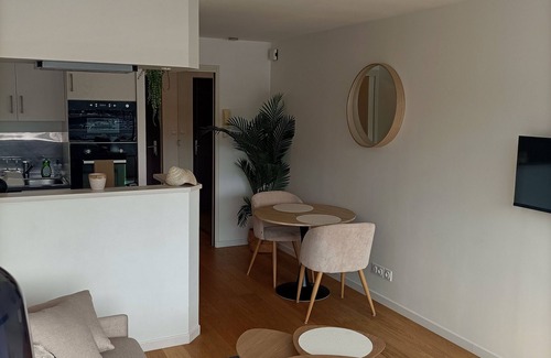 Le Ru Apartment | Charming, cocooning studio with breathtaking harbor view.