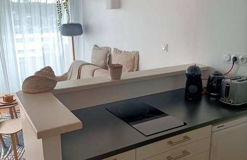 Le Ru Apartment | Charming, cocooning studio with breathtaking harbor view.