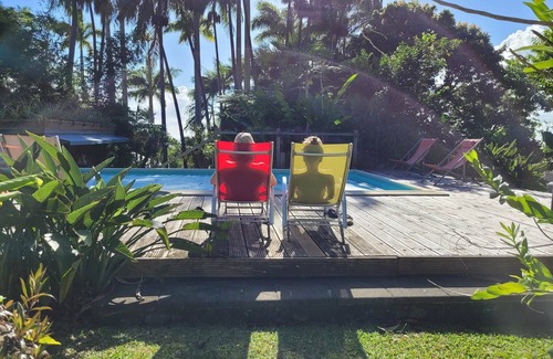 Saint-Andre Apartment | Charming, comfortable blue room, peaceful setting in a large garden, swimming pool, jacuzzi.