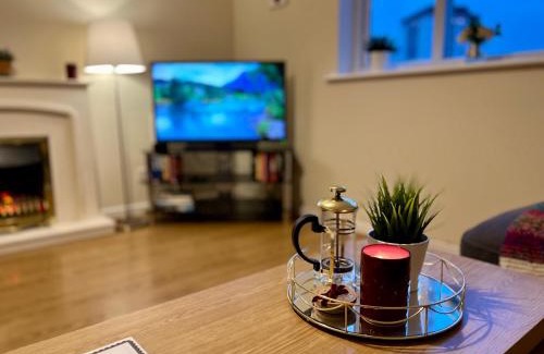 Paisley Apartment | Charming, Cosy Escape with Quick Access to Glasgow