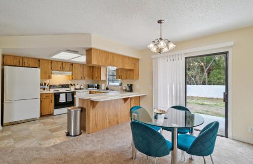 Crystal River House | Charming Cottage Escape home