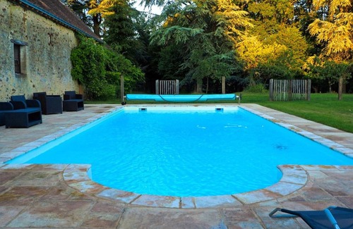 Le Tronchet Cottage | Charming Cottage in Castle Park with Heated Pool, Horse & Pet Friendly, Enjoy Apéros and Park Tours