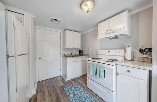 Roanoke Cottage | Charming cottage in Roanoke with AC, WiFi