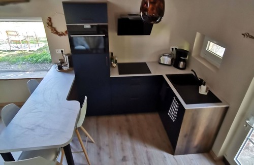 Mayet Cottage | Charming Cottage Near Le Mans: Private Estate, Zoo, Castles, Vineyards, Sleeps 4