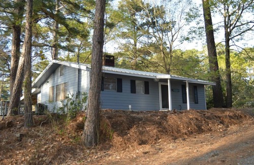 Negreet House | Charming Cottage Snuggled in Main Lake Cove with Perfect Location and Views