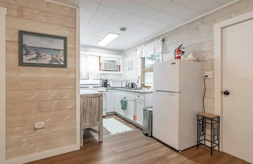 Arkdale House | CHARMING COTTAGE STEPS FROM CASTLE ROCK LAKE - PET FRIENDLY