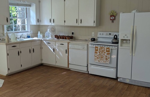 Winston - Salem Cottage | Charming cottage in Winston-Salem with WiFi and AC