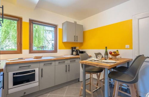 Loueuse Cottage | Charming Cottage with Garden, Wi-Fi, BBQ, and Equestrian Facilities in Scenic Picardie Village