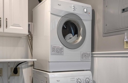 Edgecomb Cottage | Charming Cottage With Water View