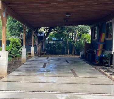 Makaha House | Charming Country Cottage just a few steps from the beach!