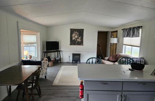 St. Johnsville House | Charming Countryside Retreat