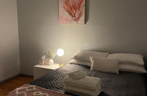 Blacktown House | Charming & Cozy 2BR Cottage