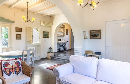 Ayia Fotia House | Charming Cretan House, Jasmine