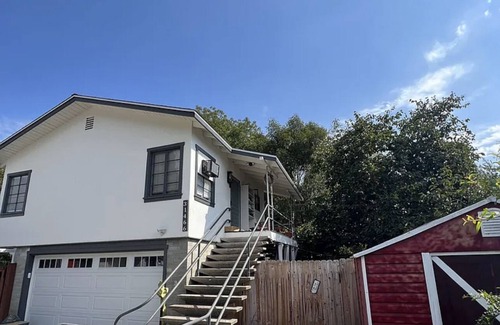 San Juan Capistrano House | Charming detached bungalow with WiFi and AC in serene San Juan Capistrano